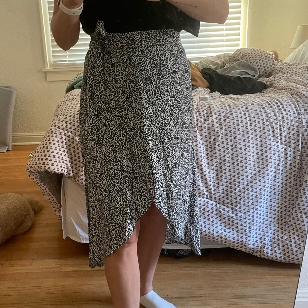 Wrap tie leopard skirt